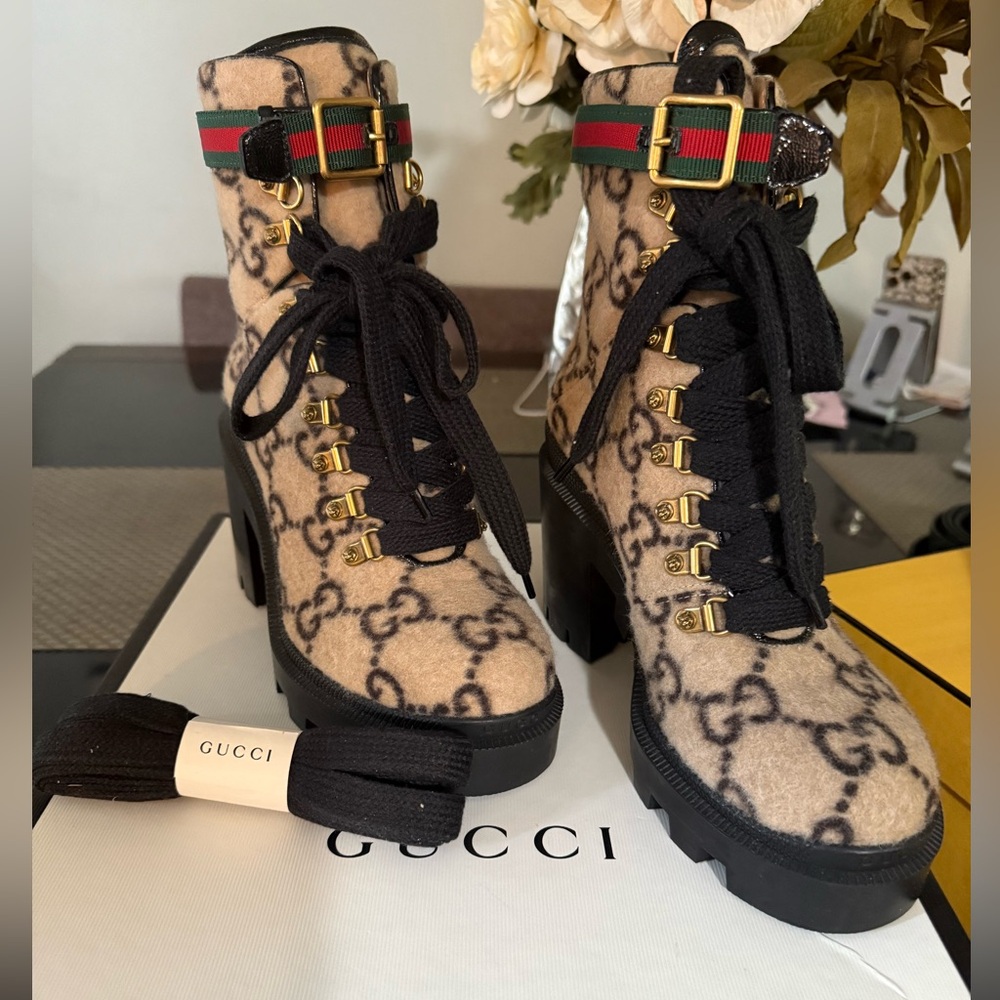 Authentic Gucci Wool boots size 7.5